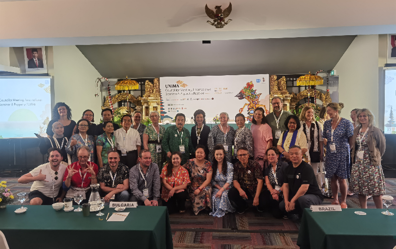 ◎中国代表在印尼国际木联理事会上与部份代表合影