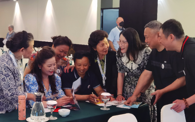 ◎中国中心代表在印尼国际木联理事会上讨论大会议题